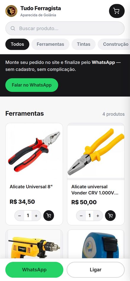 A mesma loja num celular em pe, com dois produtos por linha e a barra de contato fixa.